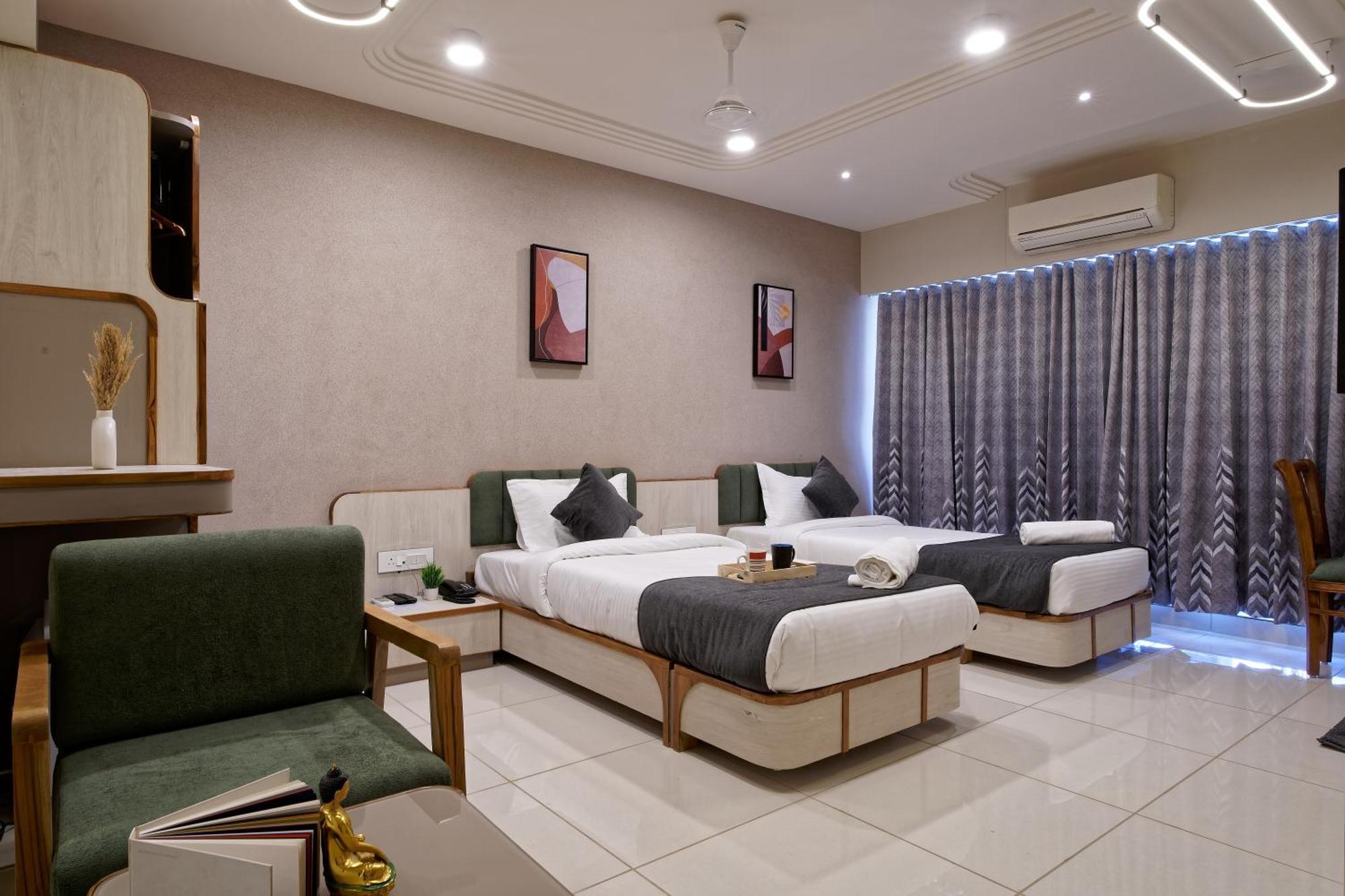 Exora Inn Ахмедабад Экстерьер фото