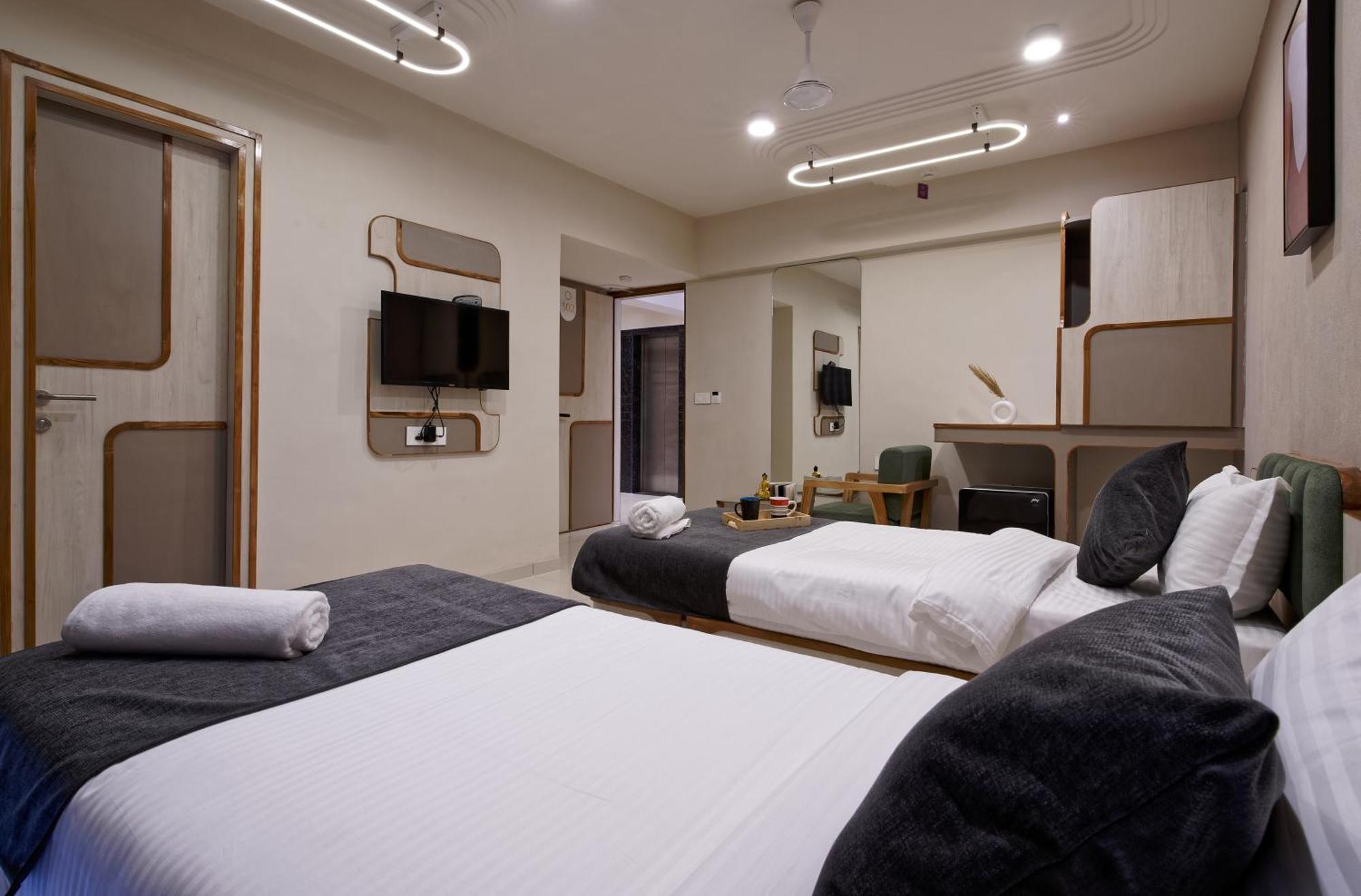 Exora Inn Ахмедабад Экстерьер фото